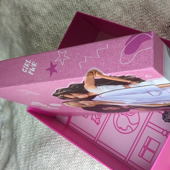 GlossyBox Barbie Cleanser&Box/Hydrating Mist&Vintage Cosmetic Satin Pillowcase - Picture 16 of 16